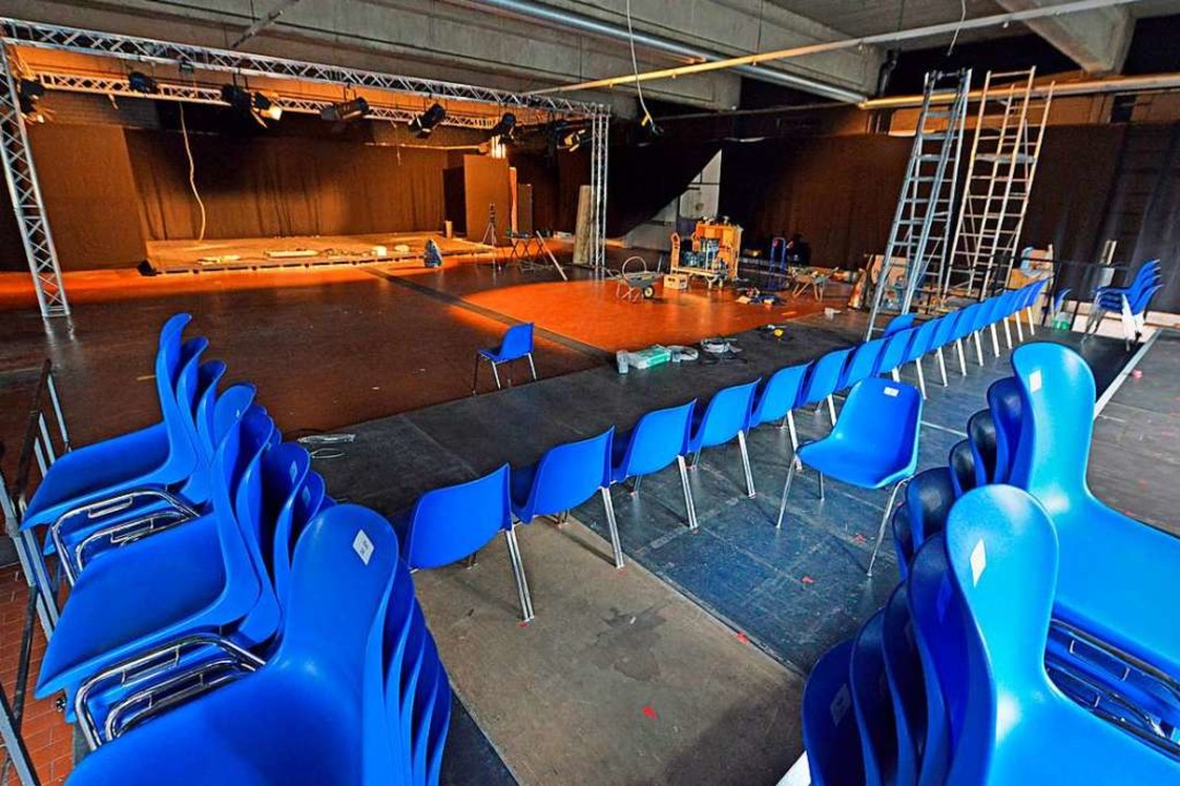 Blick in den Theatersaal in der ehemaligen Autowerkstatt  | Foto: Michael Bamberger