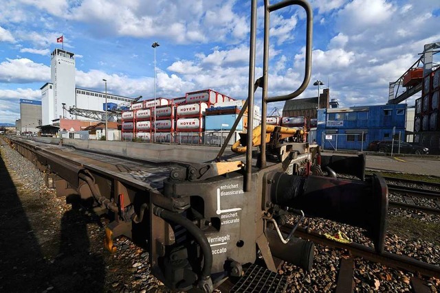 Mit dem Bau des Containerterminal Gate...inhninger Hafen umorganisiert werden.  | Foto: Juri Junkov