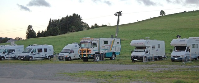 Auf dem Wohnmobilstellplatz in Bernau ...er bernachtungen in etwa verdoppelt.   | Foto: Claudia Renk