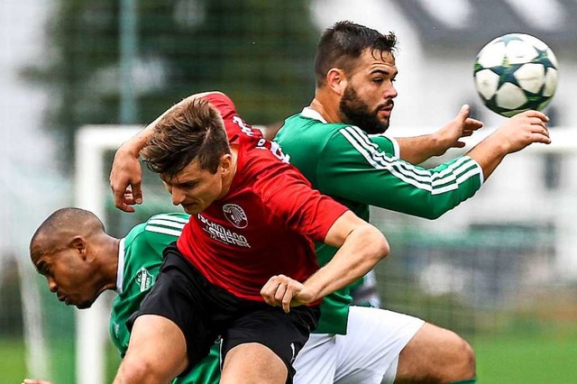 &#8222;Bekomme smtliche Freiheiten&#8...gegen gegen Nico Maier (FC Hochrhein)   | Foto: Gerd Gruendl