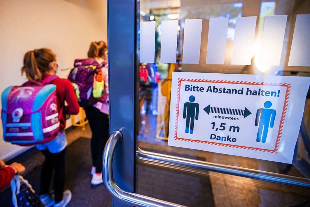 In drei weiteren Schulen müssen Klassen in Quarantäne. (Symbolbild)  | Foto: Jens Büttner (dpa)