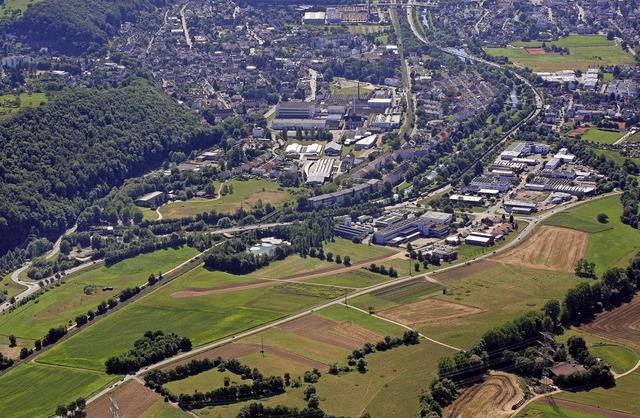 Bis die Klinik fertig sein wird, treib...fr unbebaute Grundstcke in die Hhe.  | Foto: Erich Meyer