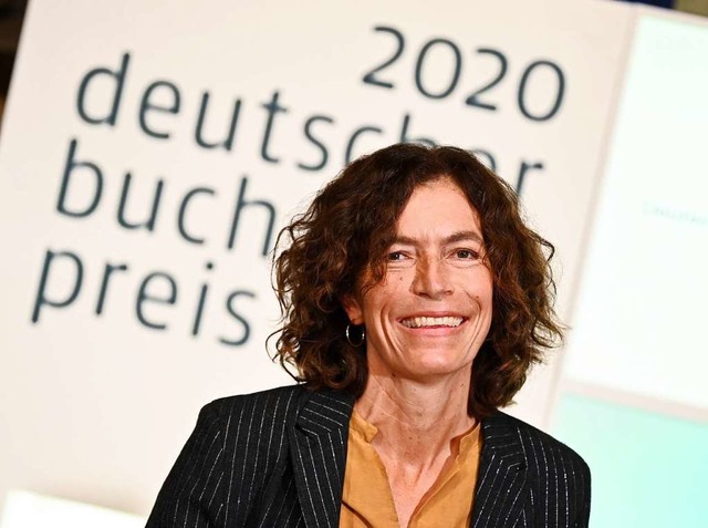 Anne Weber nach der Verkndung des Deutschen Buchpreises 2020 in Frankfurt.   | Foto: Arne Dedert (dpa)