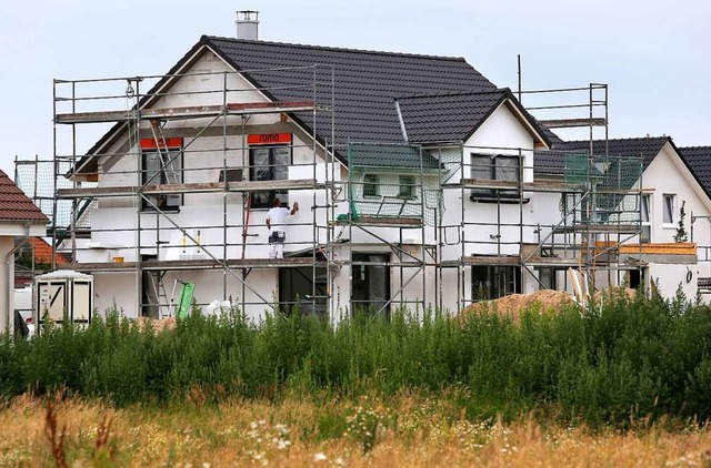 Viele trumen von einem Eigenheim,  Ba... um rechtskonforme Vergaberichtlinien.  | Foto: Bernd Wstneck