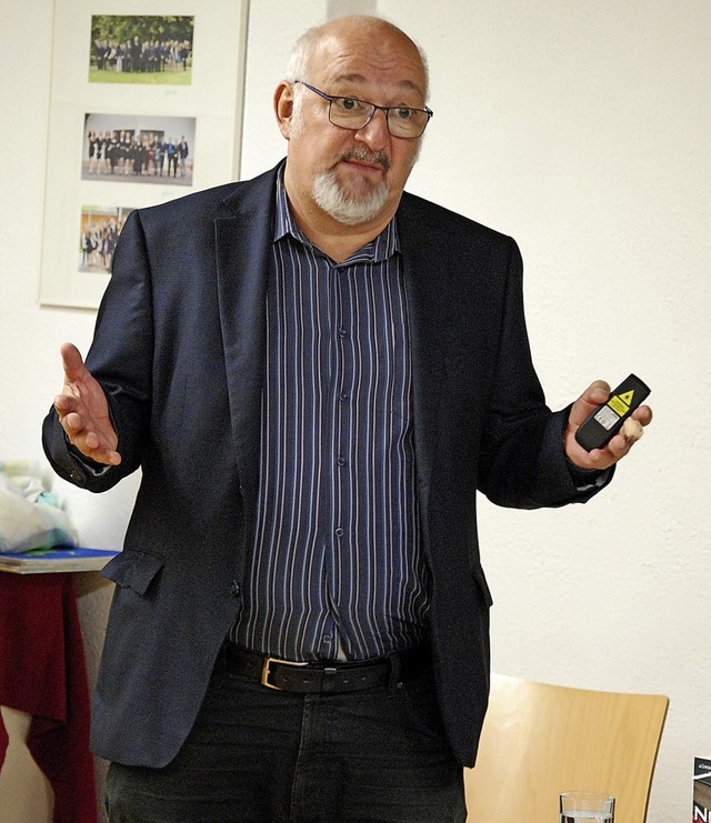 Jrgen Grsslin bei seinem Vortrag in Waldkirch   | Foto: Dorothea Scherle