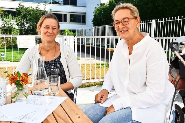Christine Leufke (links) und Angelika ...Familienzentrum ein Haus fr alle ist.  | Foto: Barbara Ruda