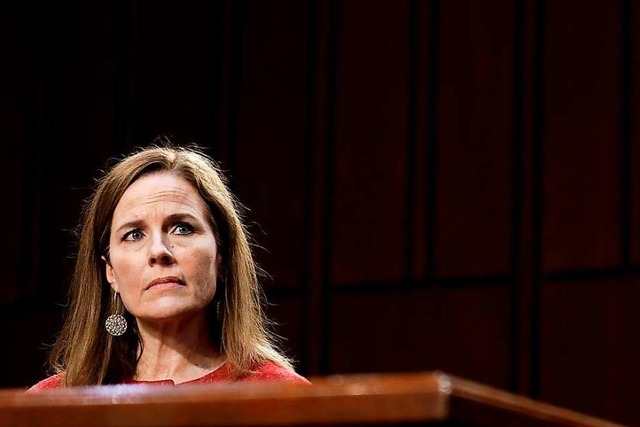 Amy Coney Barrett am Dienstag bei der Anhrung im Senat.  | Foto: SAMUEL CORUM (AFP)