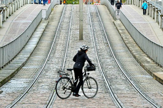 Auf der Stadtbahnbrcke geht nichts, n...traenbahnen fahren am Mittwoch nicht.  | Foto: Michael Bamberger