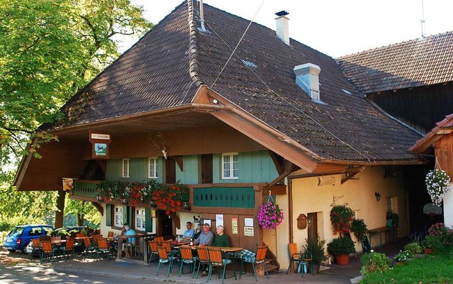 Im Sommer ein lauschiges Pltzchen unt... Kastanie: der &#8222;Hirschen&#8220;.  | Foto: edgar steinfelder