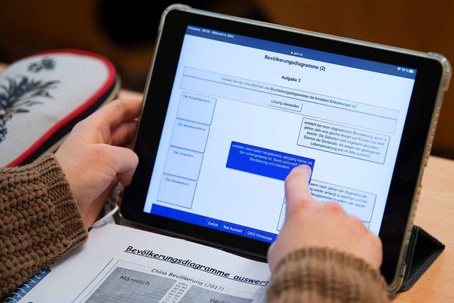 Digital bffeln wird jetzt auch in Neurieder Schulen forciert.  | Foto: Sebastian Kahnert (dpa)