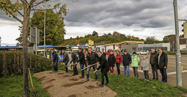 Fr den ersten Spatenstich fr die Umg...igens ein Kiesbett aufgehuft worden.   | Foto: Sandra Decoux-Kone