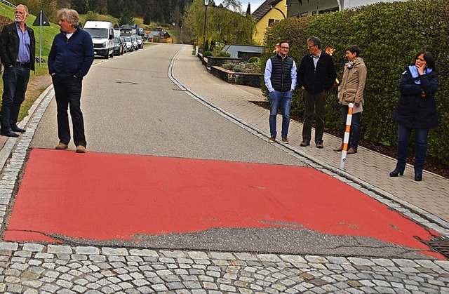 Seit lngerem diskutiert der Todtmoose...s Pflasterbandes in der Murgtalstrae.  | Foto: Christiane Sahli