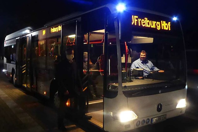 Startklar im  Morgengrauen: Eichstette...Entlastung der S-Bahn  beitragen soll.  | Foto: Manfred Frietsch