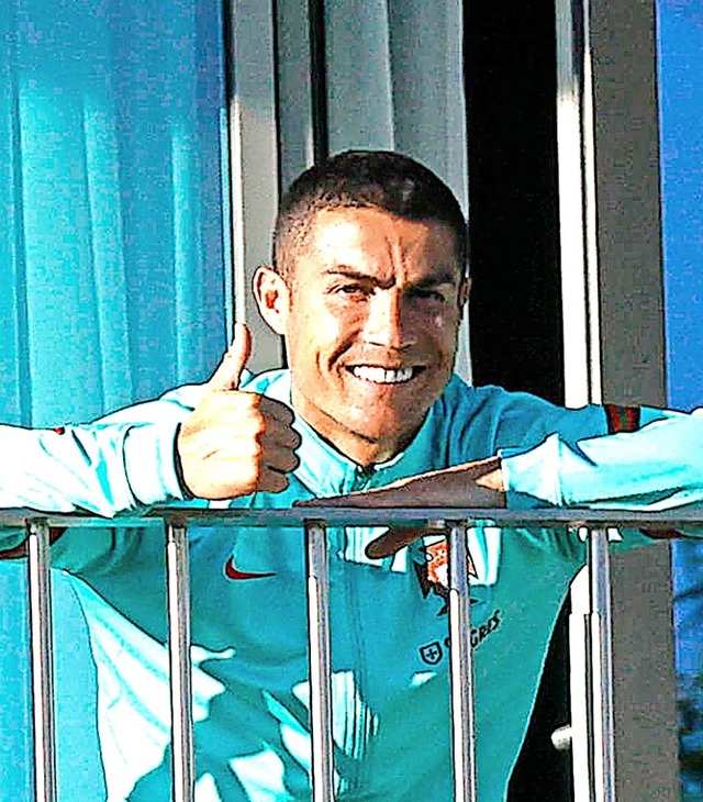 Das Coronavirus und die  Quarantne ma...auch vor Cristiano Ronaldo nicht Halt.  | Foto: DIOGO PINTO (AFP)