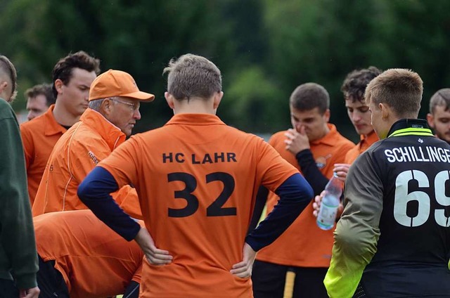 Jochen Bornemann (mit Kappe) sah am So...einen beherzten Auftritt seines Teams.  | Foto: Uwe Schwerer