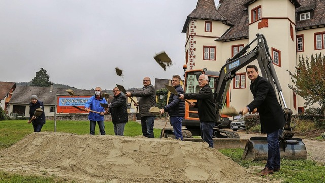Kommunalpolitiker, Planer und Bauunter...mieheimer Schlossgartens ist gemacht.   | Foto: Sandra Decoux-Kone