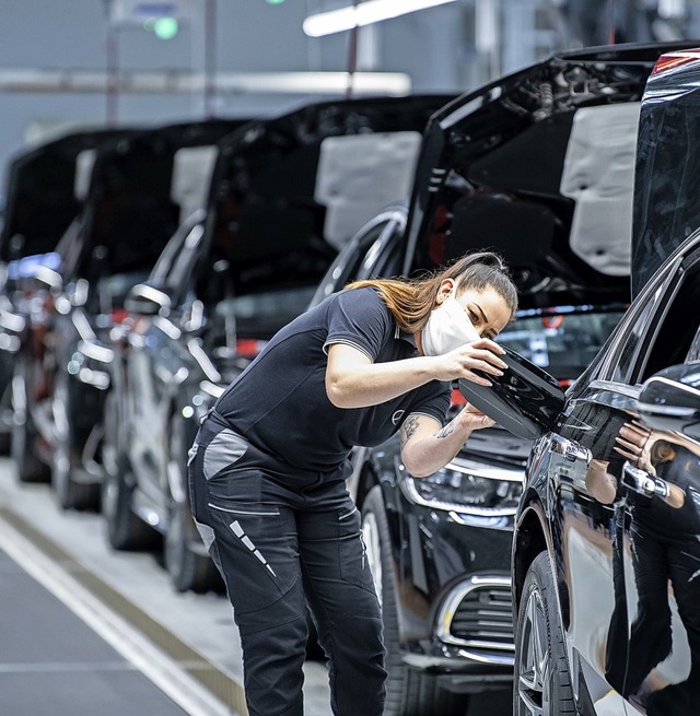 Bei Daimler glnzen Autos und Ergebnis wieder.  | Foto: Silas Stein (dpa)