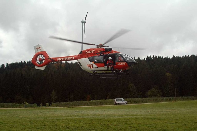 Mit einem Helikopter der Deutschen Ret... das Retten von Menschen aus der Luft.  | Foto: Jrgen Schelling