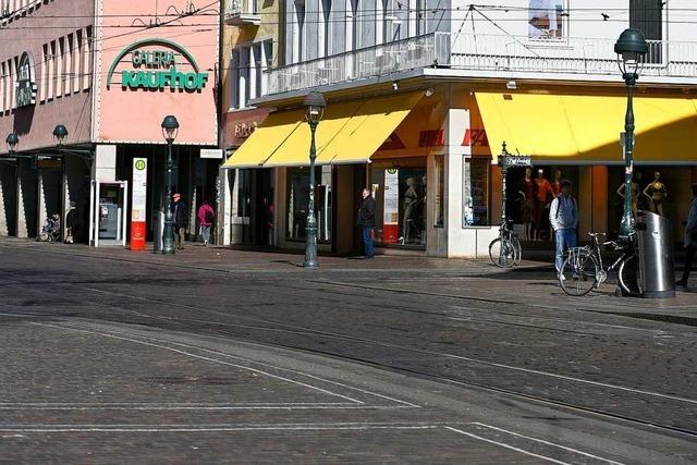 Streit in Innenstadt eskaliert – Mann nach Messerstich in Lebensgefahr