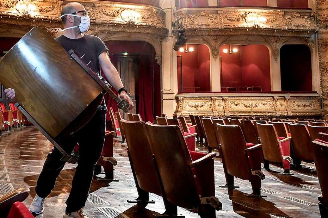 In den Theatern gilt die Maskenpflicht...trengere Regeln einfhren, wenn ntig.  | Foto: Britta Pedersen (dpa)