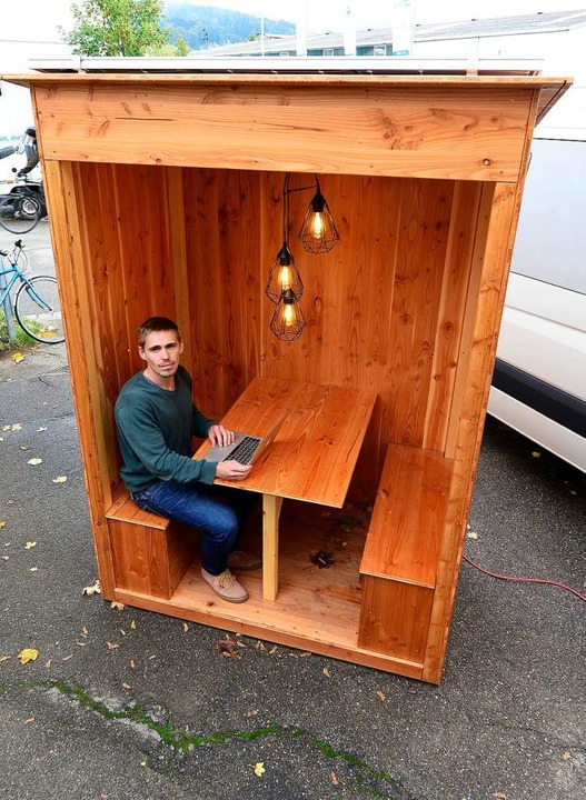 Im Cube können vier Menschen arbeiten oder auch Kaffee trinken  | Foto: Ingo Schneider