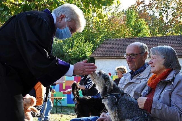 Ein evangelischer Pfarrer in Schliengen segnet auch Tiere