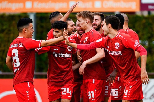 Vier Treffer und der vierte Saisonsieg...V Schott Mainz allen Grund zum Jubeln.  | Foto: Claus G. Stoll