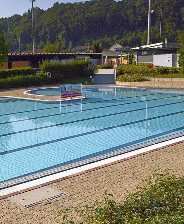 So leer war das Rheinschwimmbad selten.   | Foto: Horatio Gollin