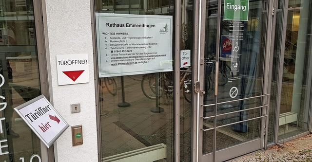 Das Rathaus bleibt offen, doch die Regeln fr Besucher werden wieder strenger.   | Foto: Gerhard Walser