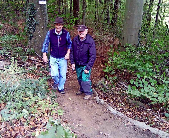 Die beiden Emmendinger Wegewarte Winfr...lph Egenter beim Wegebau im Stadtwald.  | Foto: privat