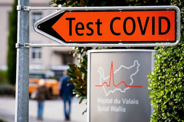Wegen der hohen Corona-Infektionszahlen ist die Schweiz nun Risikogebiet.  | Foto: Jean-Christophe Bott (dpa)