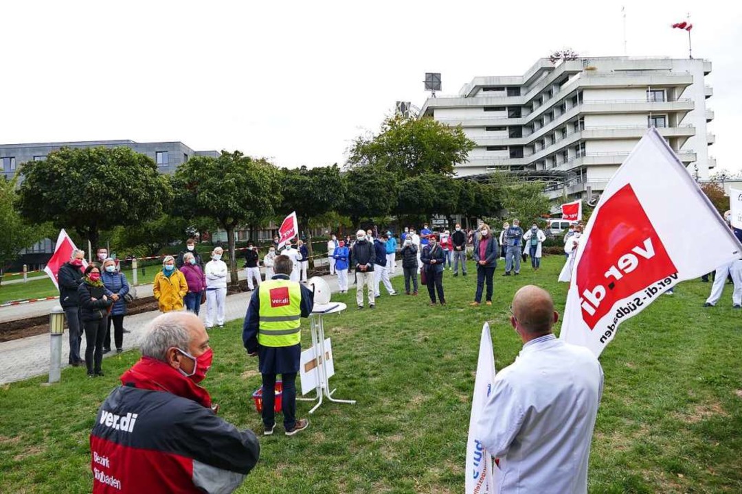 Mitarbeiterprotest Anfang Oktober vor  dem Herzzentrum.  | Foto: Frank Schoch