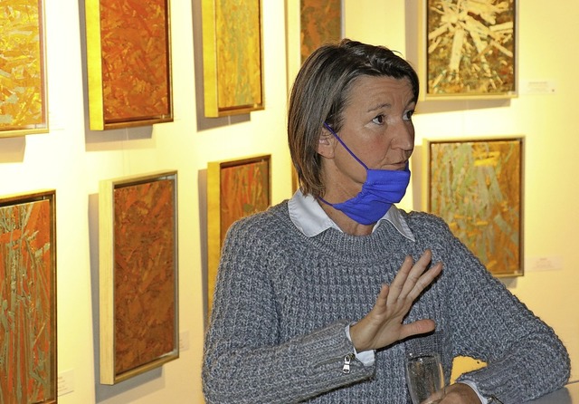 Evelin Schertle erluterte ihre Werke im Rahmen einer Knstlerfhrung.   | Foto: Dorothe Kuhlmann