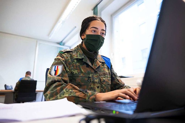 Auch im Kreis Lrrach hilft nun die Bundeswehr bei der Kontaktverfolgung  | Foto: Marijan Murat (dpa)