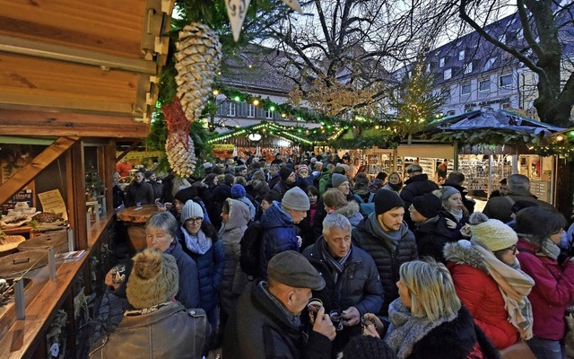 Abstandhalten ist hier schwierig &#821...rger Weihnachtsmarkt dieses Jahr aus.   | Foto: Michael Bamberger