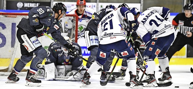 Die Eishockey-Fans hoffen wieder auf p...8211; wenn sie denn zuschauen drfen.   | Foto: Achim Keller