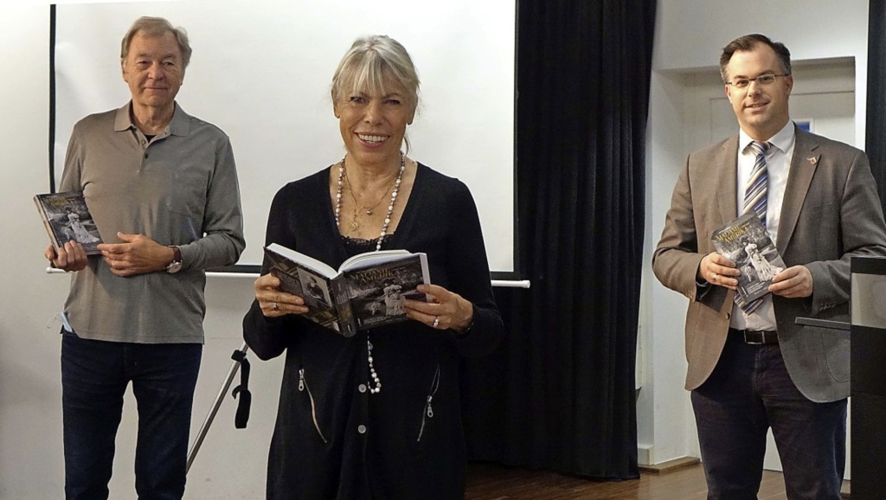 Die Autorin Petra Gabriel stellte zusa...en begleitenden Film im Schlssle vor.  | Foto: Roswitha Frey