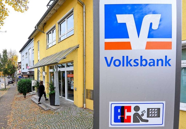 In Opfingen gibt es noch eine Volksbank mit Menschen hinter dem Schalter.   | Foto: Ingo Schneider