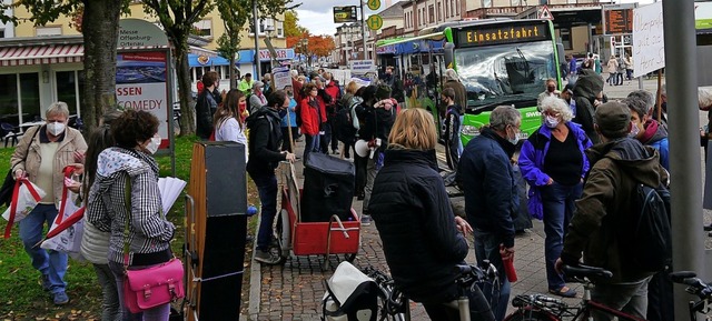 Start zur Demo durch Offenburg am Zentralen Busbahnhof  | Foto: Heidi Ast