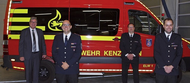 Lucas Kimmi (Zweiter von links) wurde ...nks: Brgermeister Mathias Guderjan.    | Foto: Michael Haberer