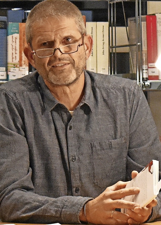 Der Autor Justus Ammann stellte in der Wehrer Mediathek sein neues Buch vor.  | Foto: Hrvoje Miloslavic