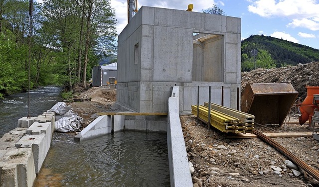 2015 noch im Bau: Wasserkraftwerk am Neumagen  | Foto: Rainer Ruther