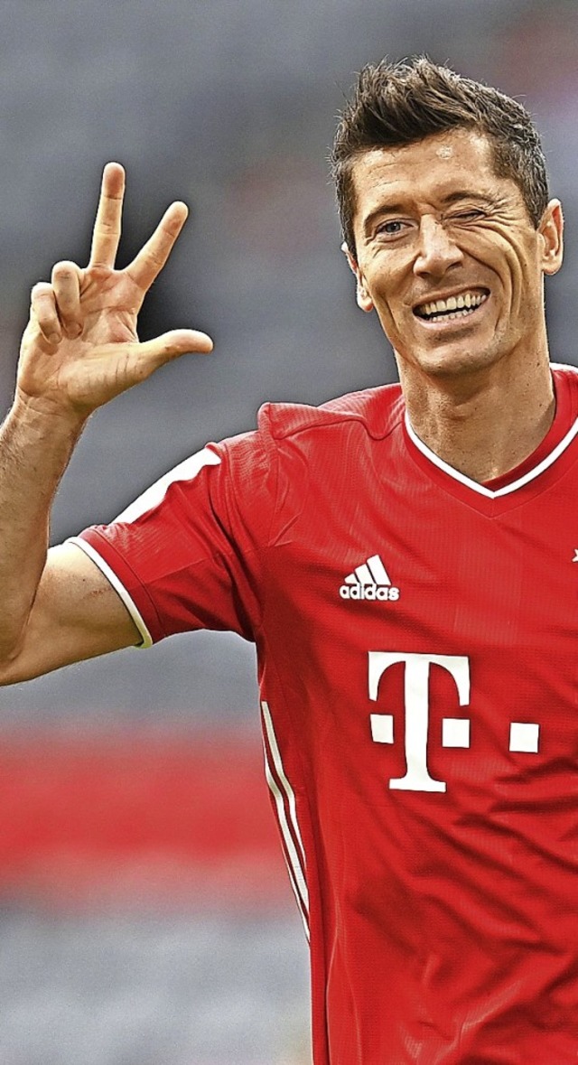 Dreierpack: Robert Lewandowski  | Foto: CHRISTOF STACHE (AFP)