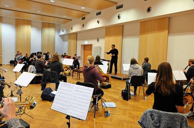 Wo sonst 90 Musiker reinpassen, sind e...rsaal der BDB-Musikakademie in Staufen  | Foto: Privat