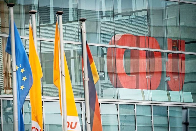 Die Parteizentrale der CDU wurde die Verschiebung des Parteitags beschlossen.  | Foto: Kay Nietfeld (dpa)