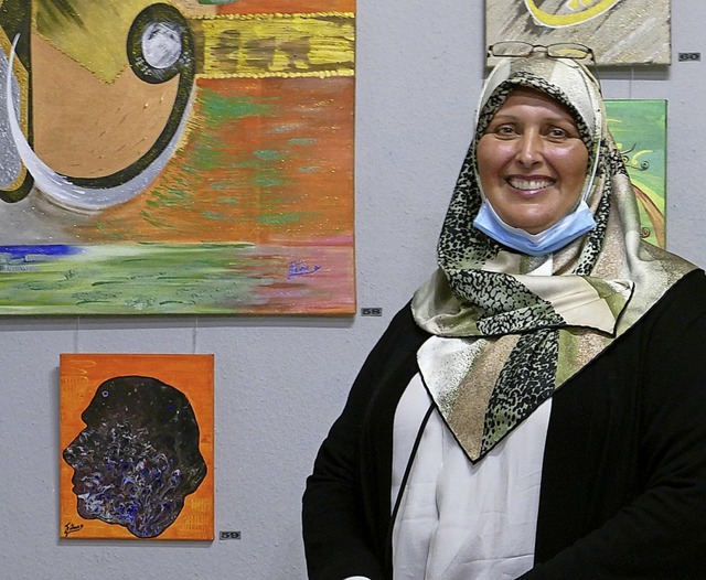 Fatma Majied gestaltet  ihre  Bilder mit und um arabische Schriftzeichen.  | Foto: Martina David-Wenk