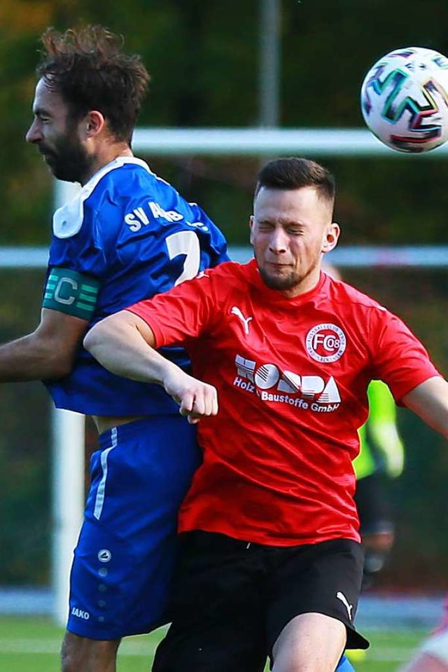 &#8222;Kurioses Spiel mit kuriosen Ent...nks) gegen Marco Ays, FC Bad Sckingen  | Foto: Niklas Schchlin