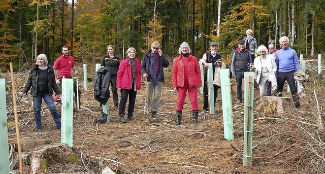 Einige Geburtstagsgste bei der Pflanz... Meyer-Schierholz (Sechste von links)   | Foto: suedkurier