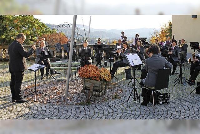 Nicht nur Kaffee, sondern auch Gartenkonzert im Schlssle