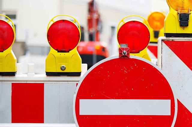 Der ffentliche Busverkehr wird mit ei...anzeiten durch die Baustelle geleitet.  | Foto: Wellnhofer Designs (Adobe Stock)